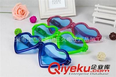 2014新款時(shí)尚LED大心閃光舞會(huì)派對眼鏡 廠家批發(fā)圖片|2014新款時(shí)尚LED大心閃光舞會(huì)派對眼鏡 廠家批發(fā)產(chǎn)品圖片由溫州市生態(tài)園茶山三久電子產(chǎn)品加工場公司生產(chǎn)提供-